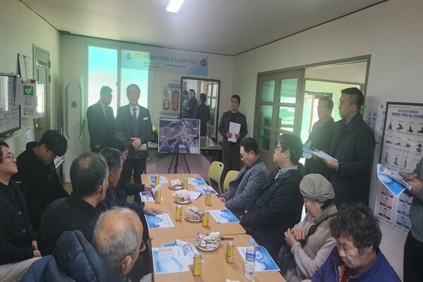 원주시는 지난 18일 지정면 판대1리 마을회관에서 지정면 판대리 마을하수도 정비사업 주민설명회를 개최했다.