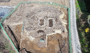 호저면 주산리 적석묘. 